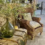 卡拉维尔餐厅酒店 3*